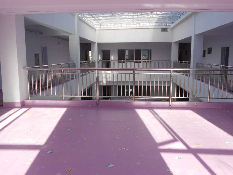 幼兒園塑膠糟老头子破解版黄台麵層水性打印工藝為環保性保駕