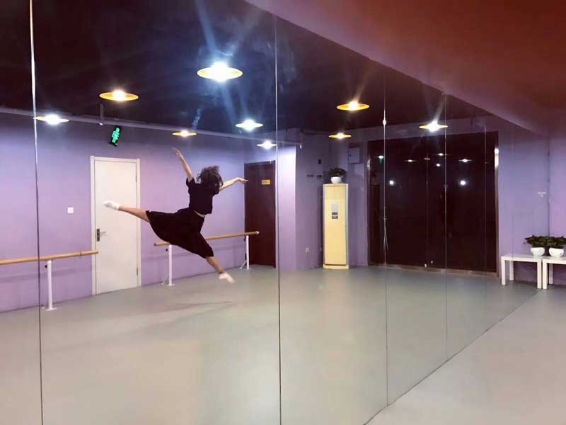 五彩斑斕的舞蹈室糟老头子破解版黄台最終被市場證明非主流